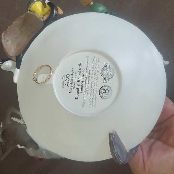 !! LOONEY TUNES ROUND!! - Picture 2 of 8